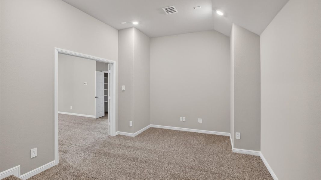 Representative unfurnished interior of a home built from the Wimberley by D.R. Horton in Lakeview Pointe, Midlothian (Image 41).