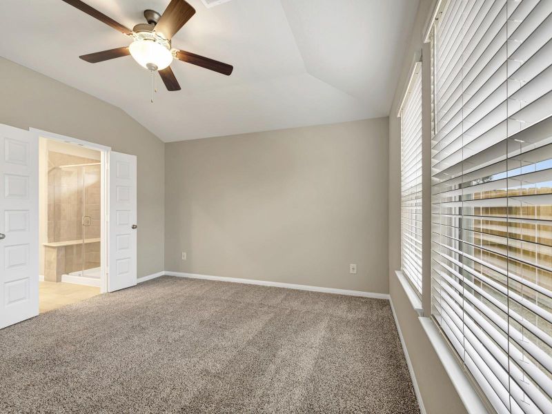 Spacious, unfurnished interior of a new home in Montgomery Oaks - Premier, Conroe (Image 22).