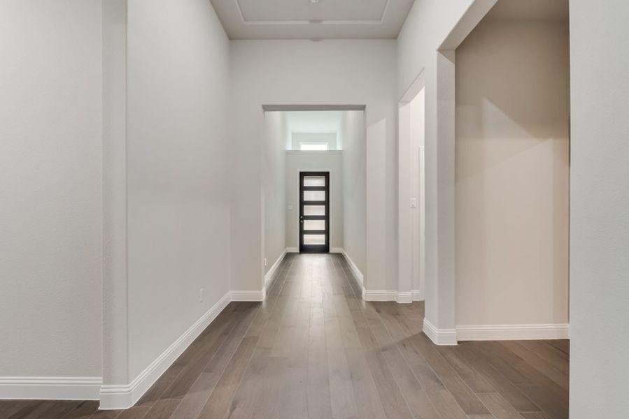 Spacious, unfurnished interior of a new home in Nelson Lake, Rockwall (Image 9).