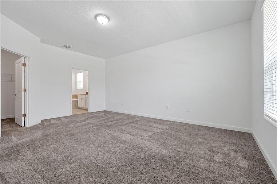Spacious, unfurnished interior of a new home in , Orlando (Image 13).