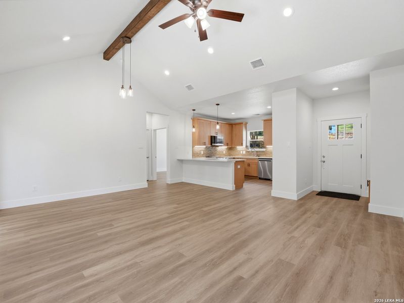 Spacious, unfurnished interior of a new home in , Kerrville (Image 17).