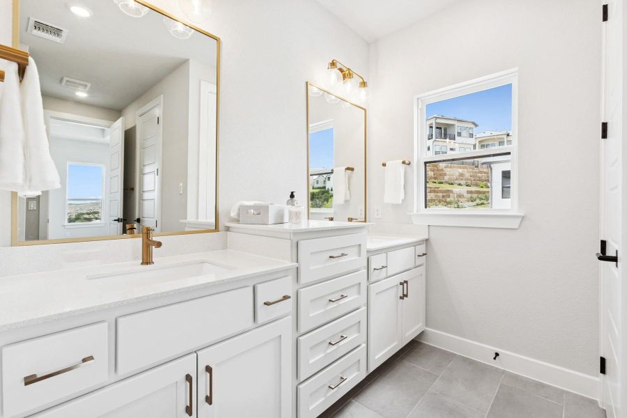 Owner's Bathroom Owner's Bathroom