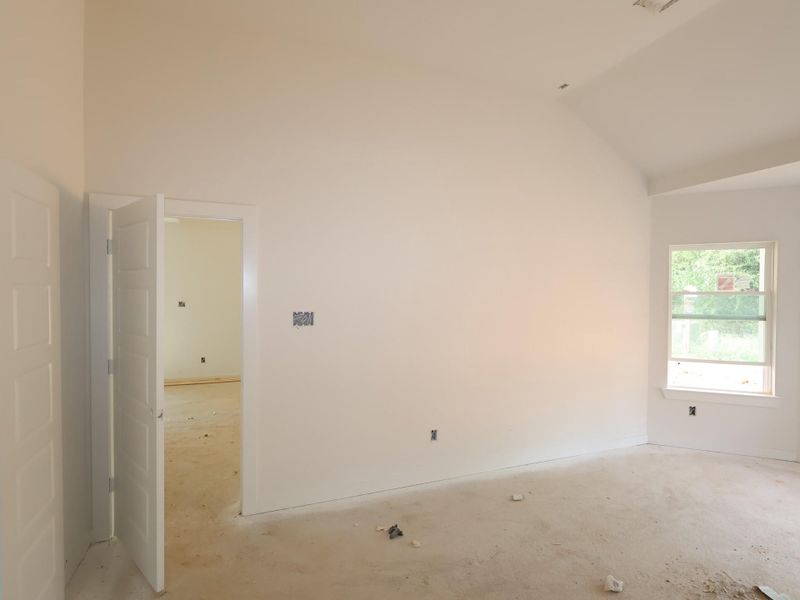 Spacious, unfurnished interior of a new home in Sorella, Tomball (Image 6).