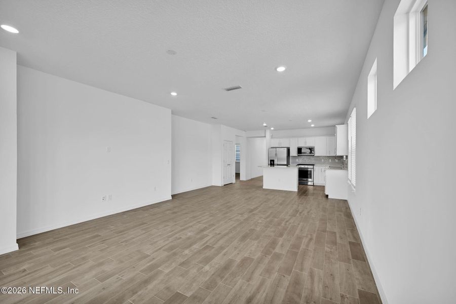 Spacious, unfurnished interior of a new home in Del Webb Wildlight, Yulee (Image 22).