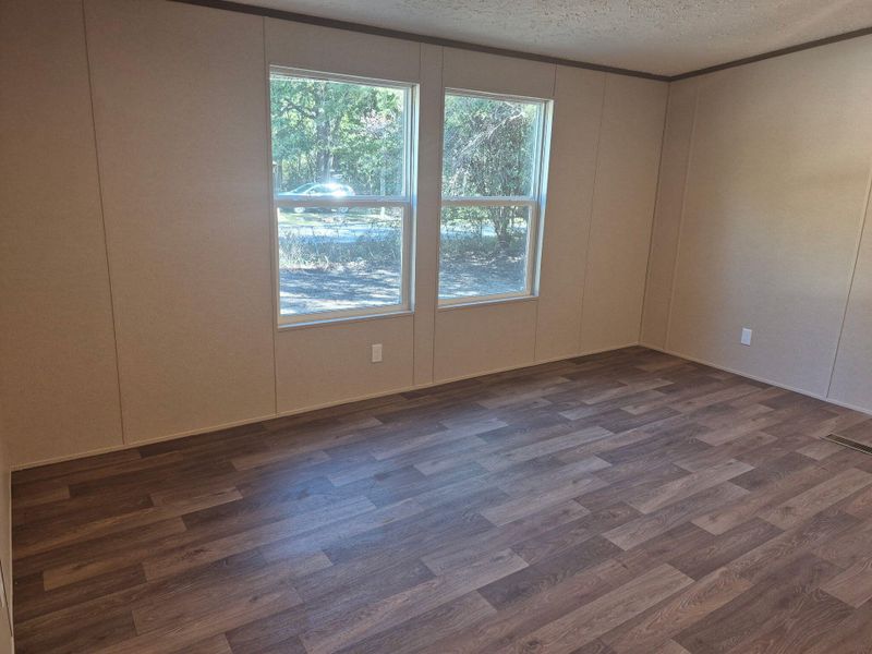 Spacious, unfurnished interior of a new home in , Walterboro (Image 7).