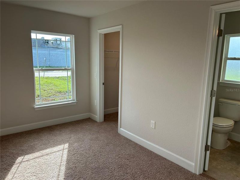 Spacious, unfurnished interior of a new home in Venice, Venice (Image 9).