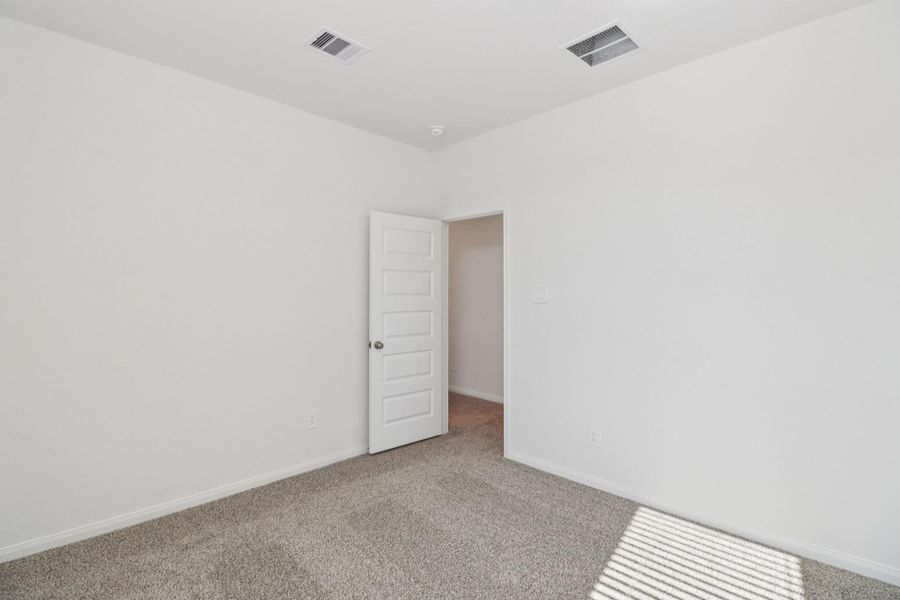 Spacious, unfurnished interior of a new home in Kemah Crossing - Luxe Series, Kemah (Image 24).