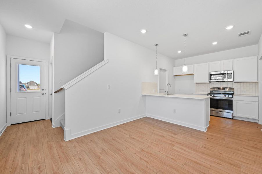 Spacious, unfurnished interior of a new home in The Porch at Du Pre, Buda (Image 12).