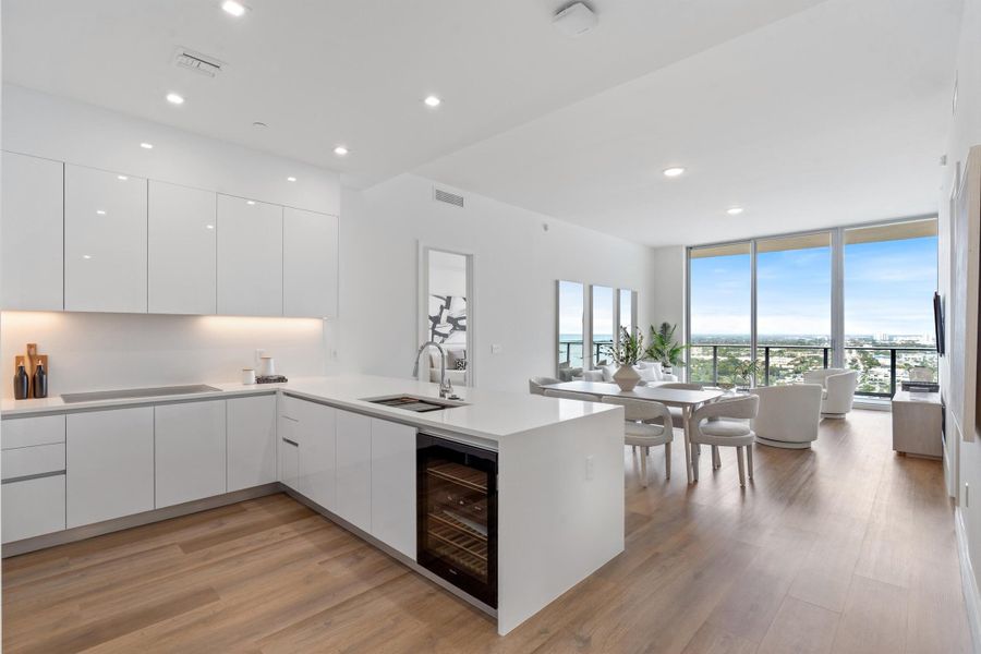 08-220 Lake Shore Drive #2305 Lake Park,