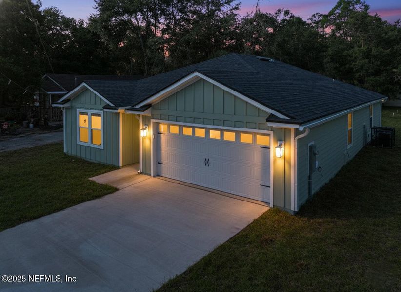 Exterior details and patio area of a home in , Jacksonville (Image 3).