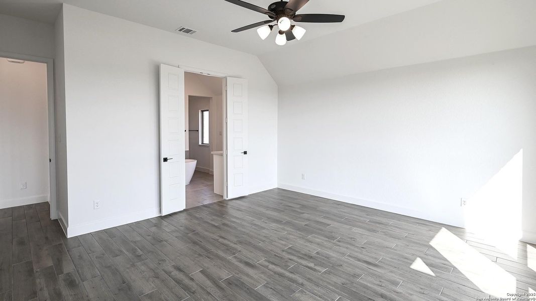 Spacious, unfurnished interior of a new home in Cibolo Valley Heights 65', Cibolo (Image 24). Spacious, unfurnished interior of a new home in Cibolo Valley Heights 65', Cibolo (Image 24).