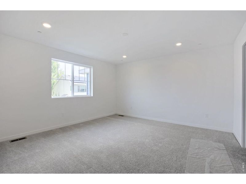 Spacious, unfurnished interior of a new home in Timber Lark, Fort Collins (Image 7).