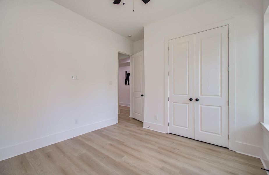 Spacious, unfurnished interior of a new home in , Huntsville (Image 20).