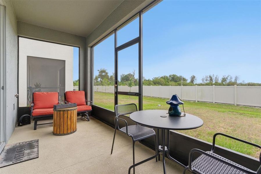 Exterior details and patio area of a home in , Apollo Beach (Image 4).