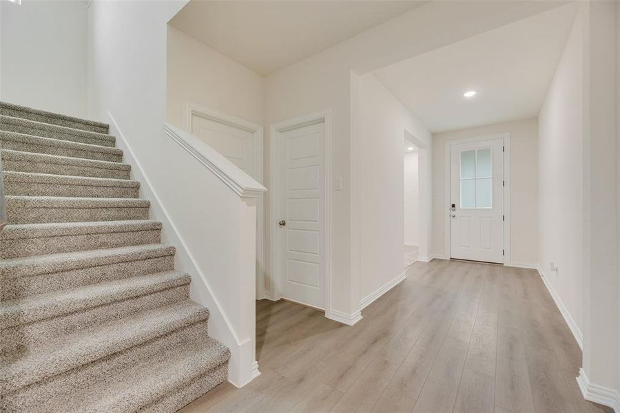 Spacious, unfurnished interior of a new home in Villages of Hurricane Creek, Anna (Image 24).