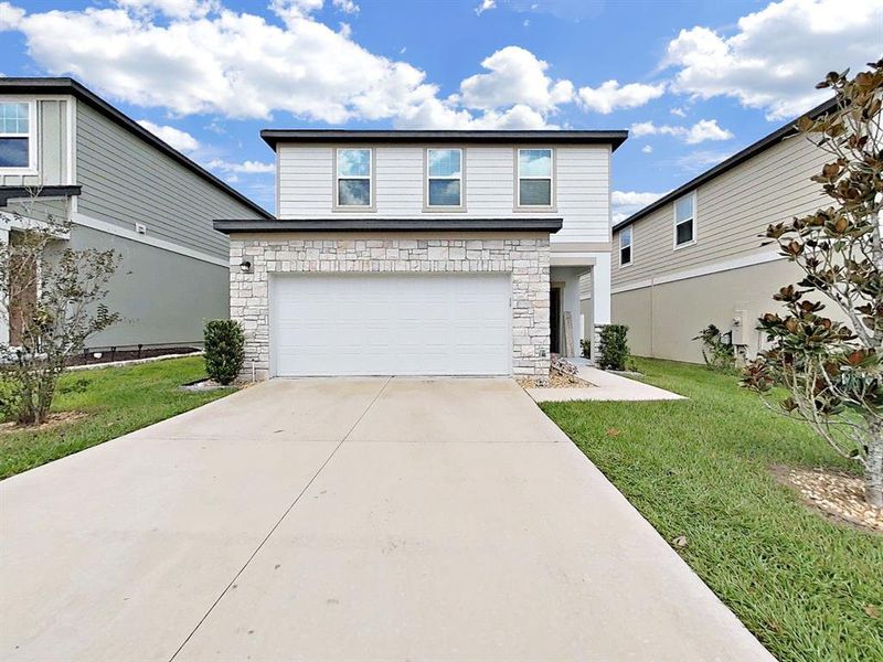 Exterior details and patio area of a home in Clinton Corner, Dade City (Image 25).