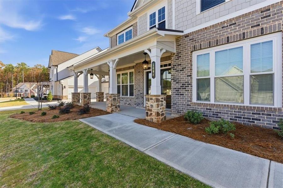 Exterior details and patio area of a home in Ford Landing, Acworth (Image 27).
