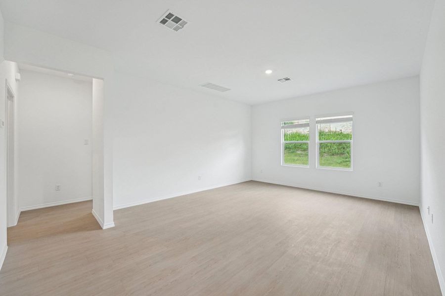 Spacious, unfurnished interior of a new home in Clayton Ranch, Copperas Cove (Image 39).