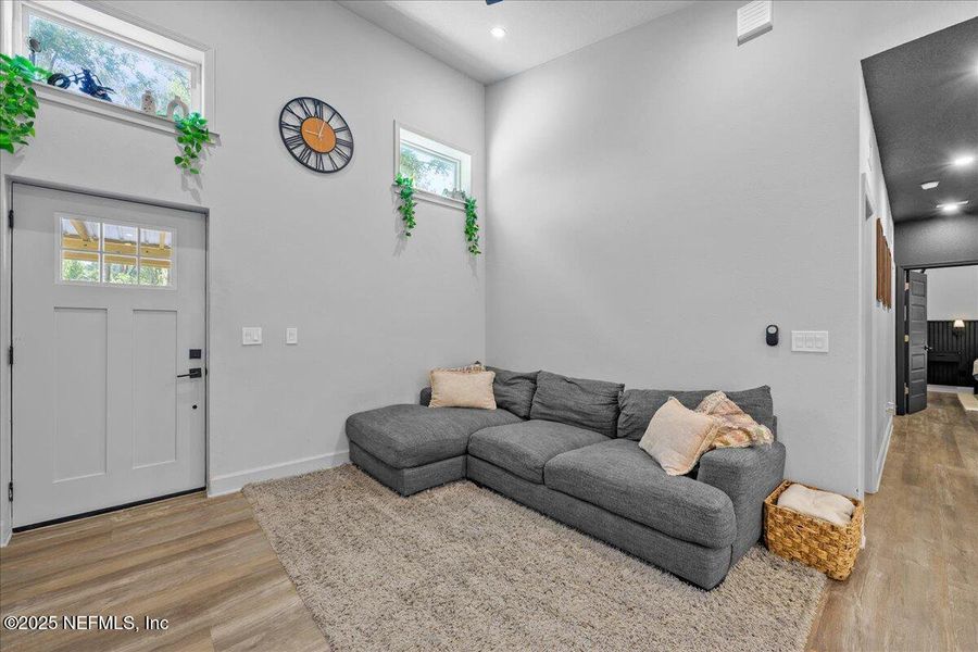 Furnished interior view inside a new home in , Palatka (Image 4).