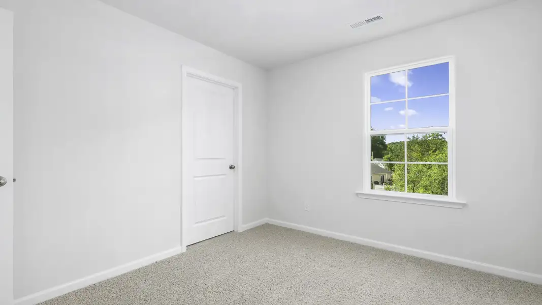 Spacious, unfurnished interior of a new home in Willow Mill, Thomasville (Image 17).
