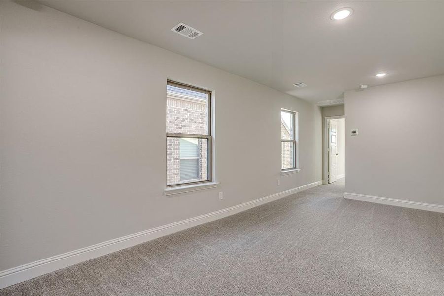 Spacious, unfurnished interior of a new home in Knight's Landing on Eden Road, Arlington (Image 35).