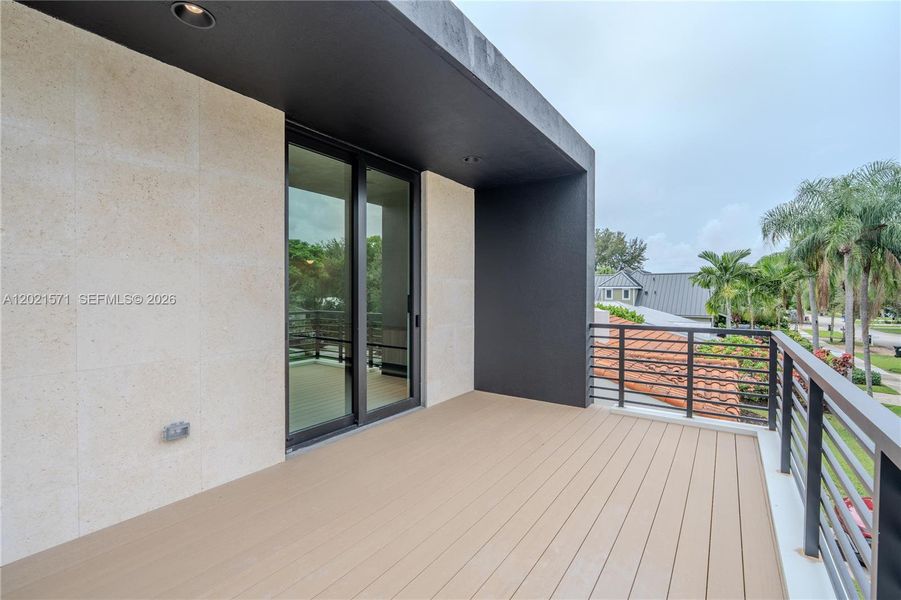Exterior details and patio area of a home in , Fort Lauderdale (Image 31).