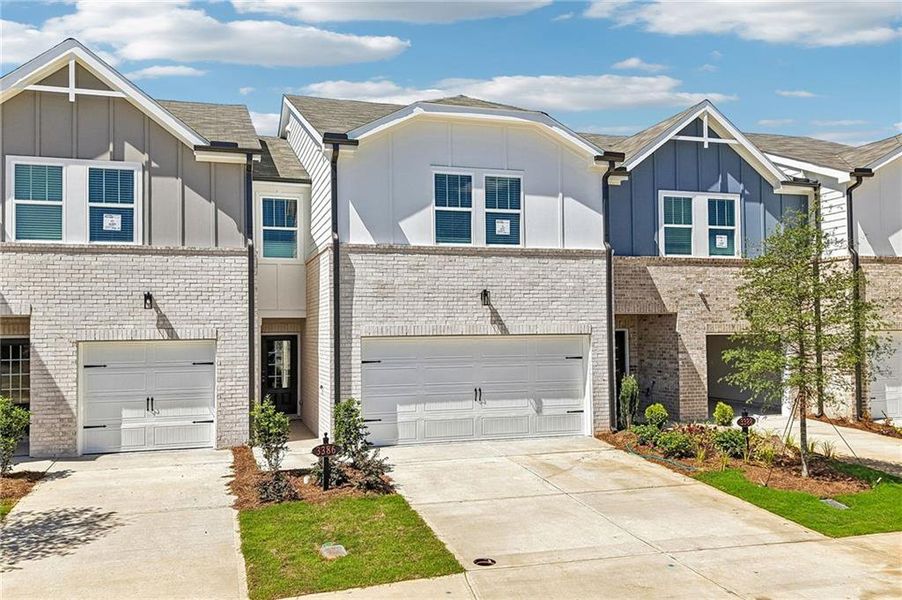 Front exterior of a new home in Brooks Lake, Loganville, GA, highlighting curb appeal (Image 23). Front exterior of a new home in Brooks Lake, Loganville, GA, highlighting curb appeal (Image 23).