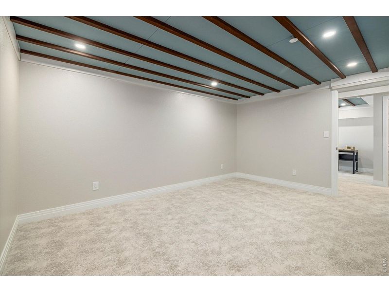 Spacious, unfurnished interior of a new home in , Golden (Image 26).