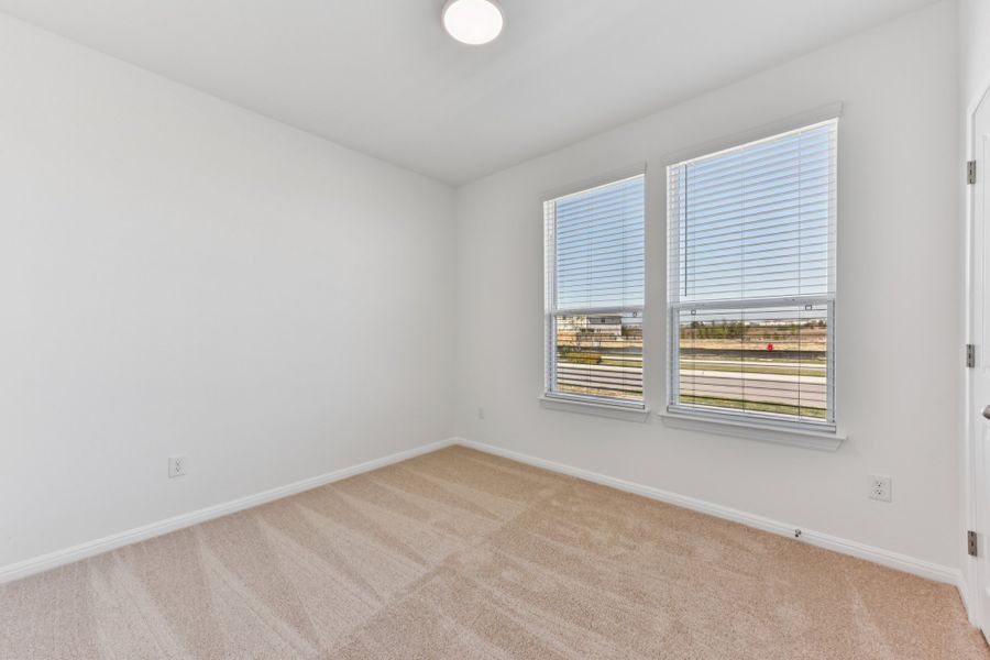 Spacious, unfurnished interior of a new home in Porter Country, Buda (Image 32).