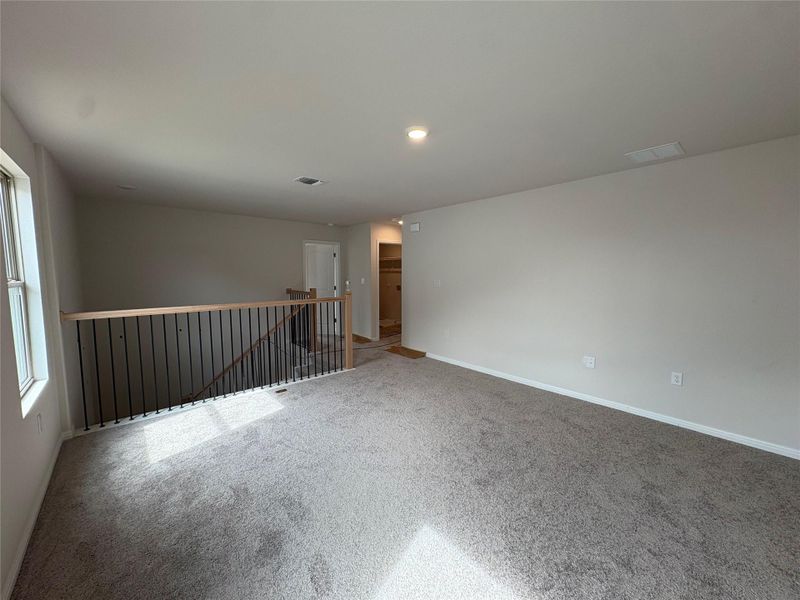 Spacious, unfurnished interior of a new home in Covered Bridge, Hutto (Image 19).