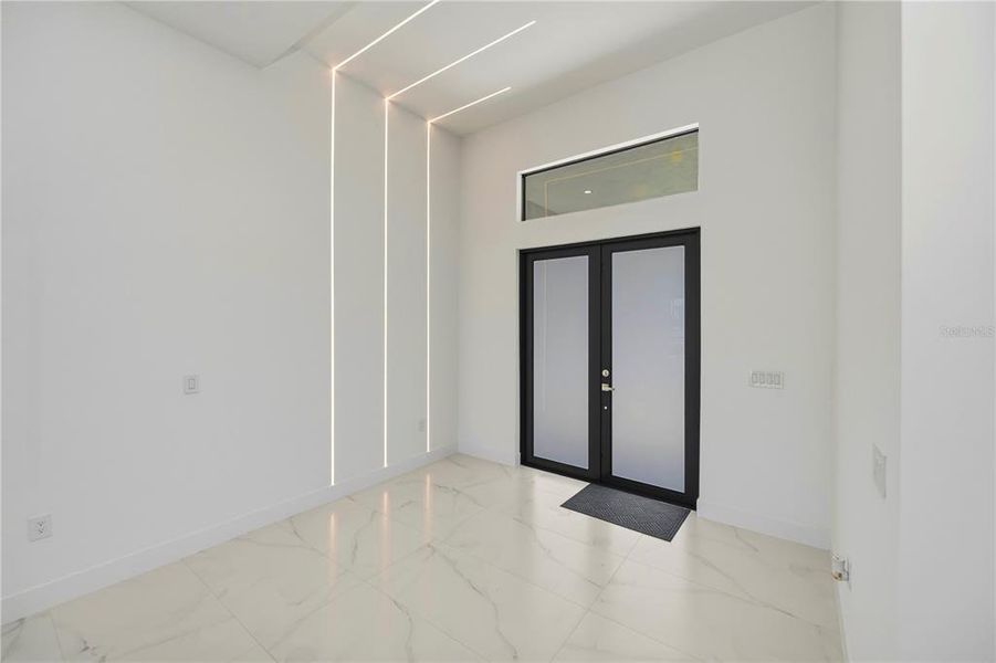 Spacious, unfurnished interior of a new home in , Port Charlotte (Image 55).