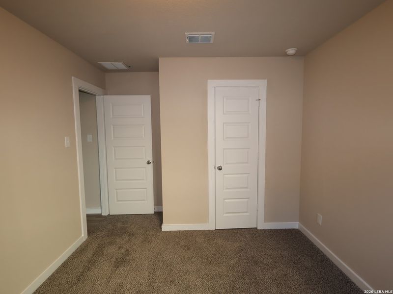 Spacious, unfurnished interior of a new home in Cinco Lakes, San Antonio (Image 35).