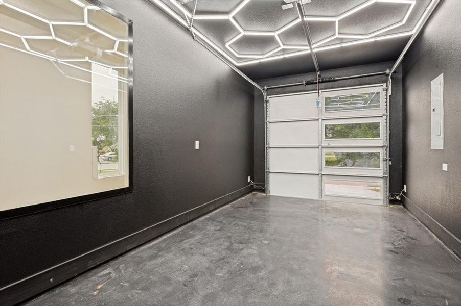 Spacious, unfurnished interior of a new home in , Dallas (Image 9).