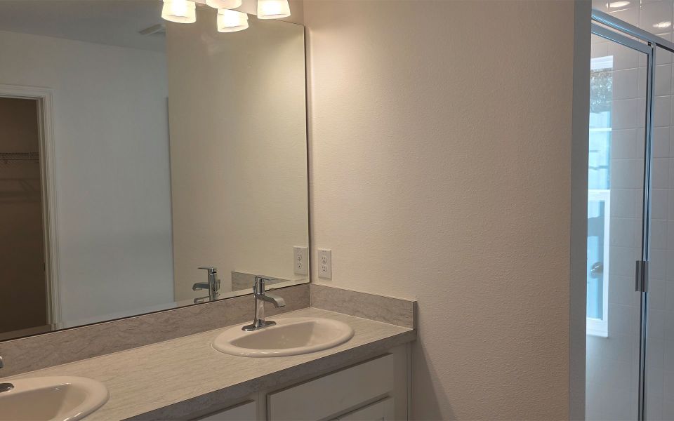 Luxurious Primary Bathroom in Central Florida Home