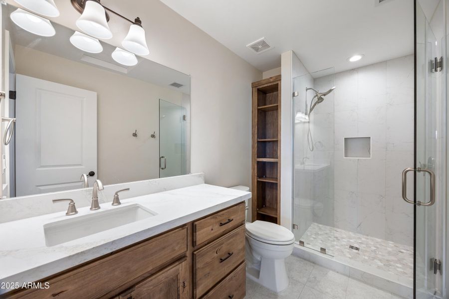 2268RoundaboutCir-HeberOvergaardAZ-34 2268RoundaboutCir-HeberOvergaardAZ-34