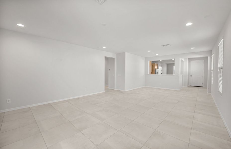 Spacious, unfurnished interior of a new home in Visara, Surprise (Image 23).