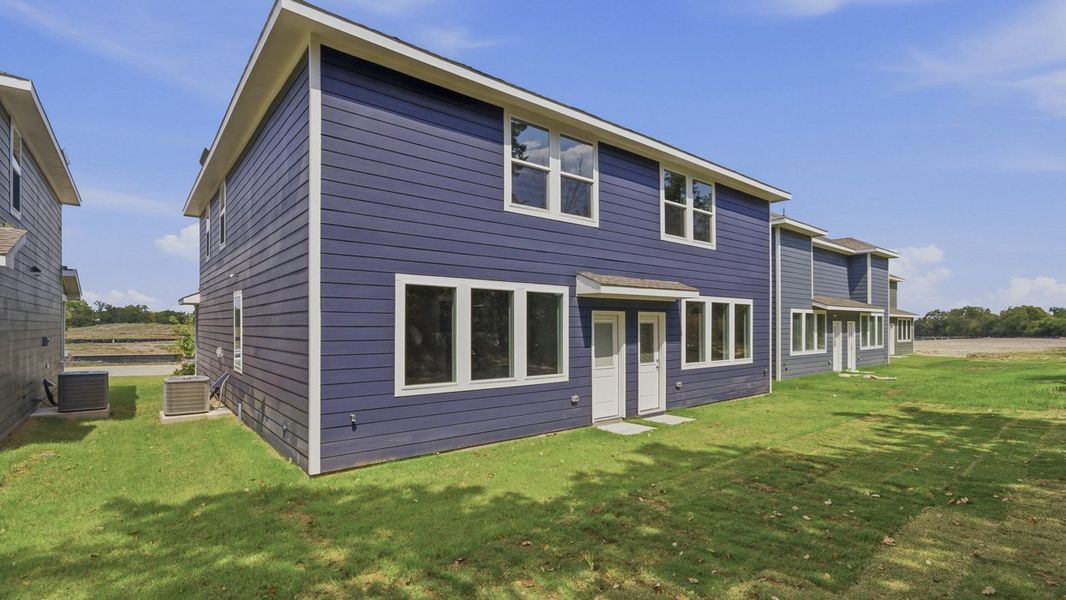 Exterior details and patio area of a home in Stonewood, Sulphur Springs (Image 3).