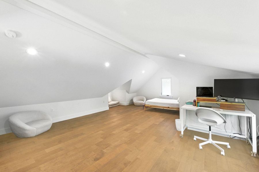 Bedroom #4 or bonus room. Presently used for bedroom, office and recreation/relaxation. Bedroom #4 or bonus room. Presently used for bedroom, office and recreation/relaxation.