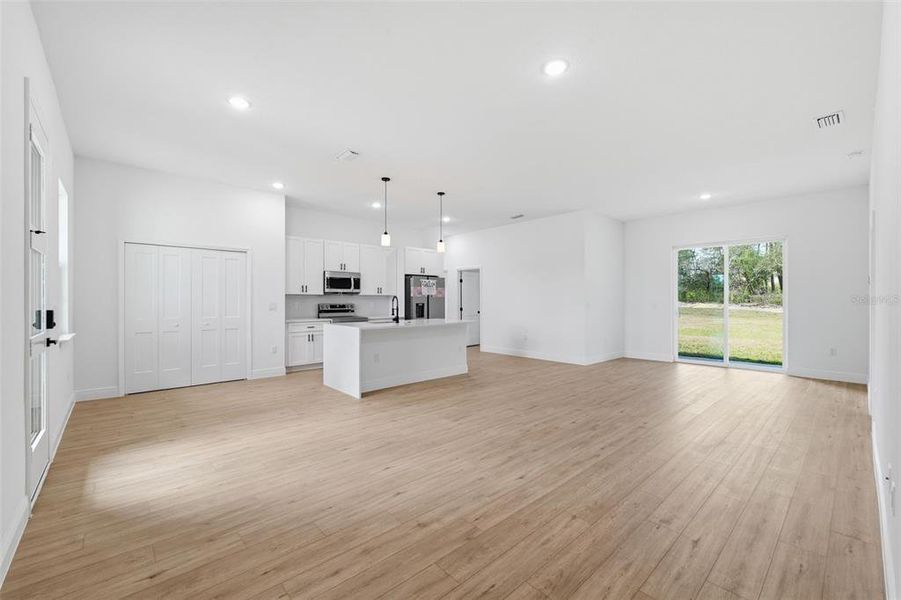 Spacious, unfurnished interior of a new home in , Ocala (Image 24).
