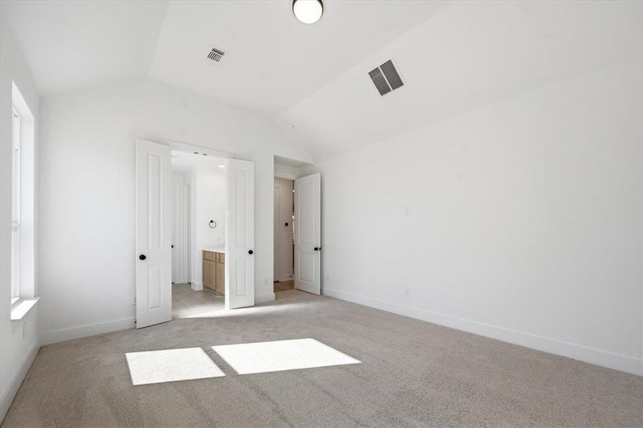 Spacious, unfurnished interior of a new home in Mantua Point, Van Alstyne (Image 13).