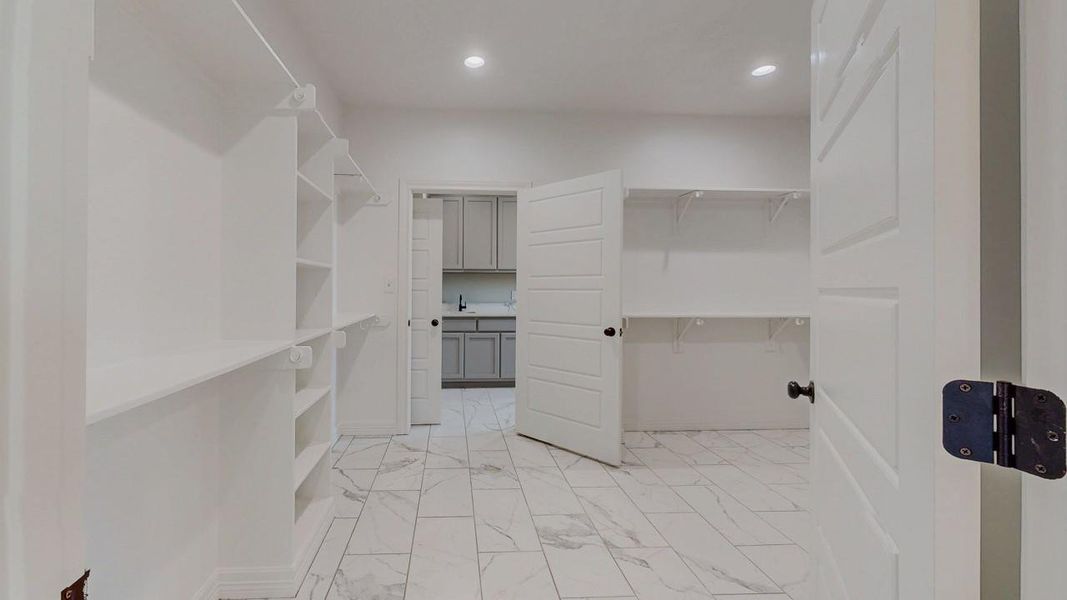 Spacious, unfurnished interior of a new home in , Beaumont (Image 35).