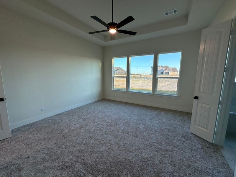 Spacious, unfurnished interior of a new home in Eagle Ridge Estates, Weatherford (Image 12).