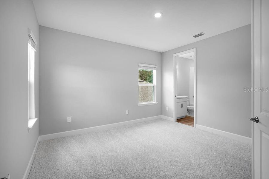 Spacious, unfurnished interior of a new home in Timber Ridge, Plant City (Image 33).