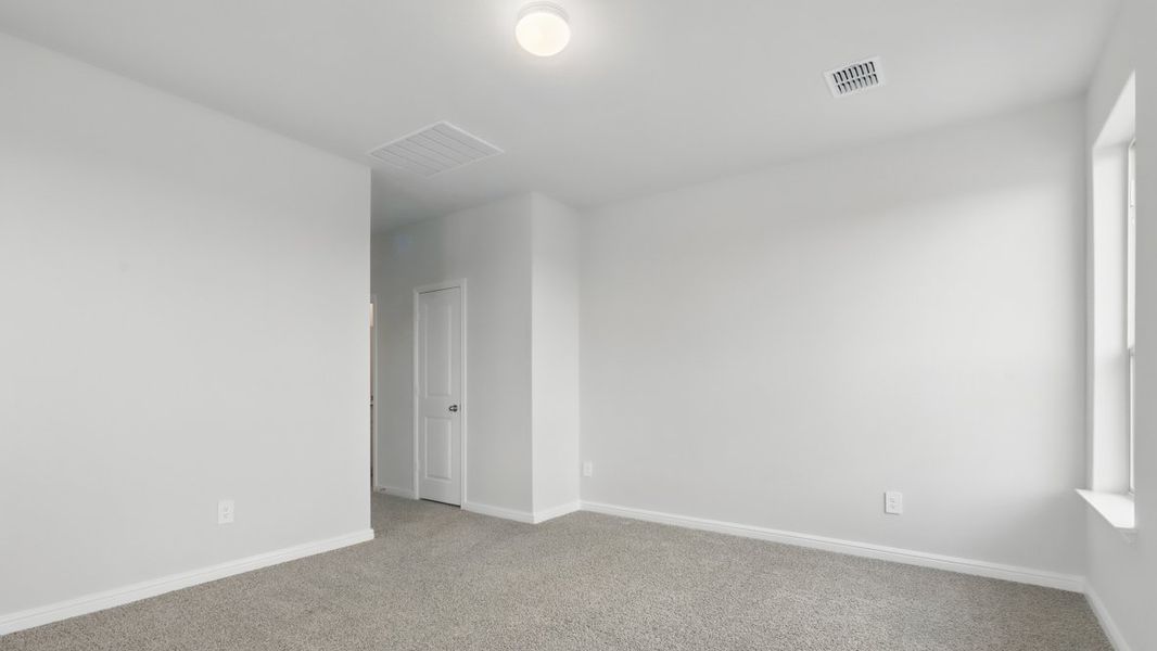 Spacious, unfurnished interior of a new home in The Canyons, Keene (Image 29).