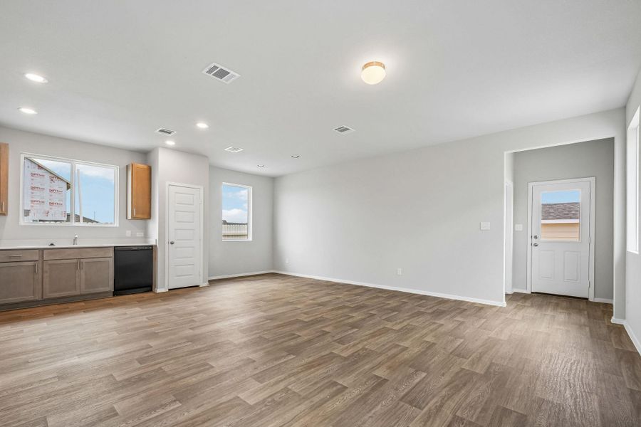 Spacious, unfurnished interior of a new home in Harvest Ridge, Elgin (Image 25). Spacious, unfurnished interior of a new home in Harvest Ridge, Elgin (Image 25).