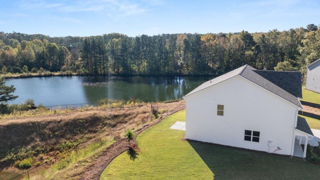 Exterior details and patio area of a home in Thompson Ridge, Dallas (Image 21).
