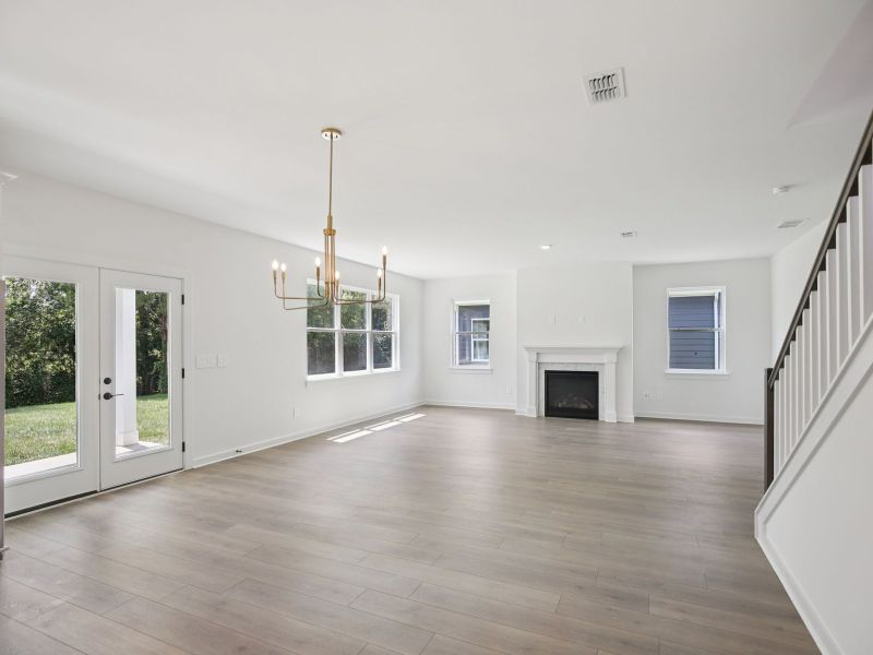 Spacious, unfurnished interior of a new home in Sycamore Grove, Murfreesboro (Image 8).