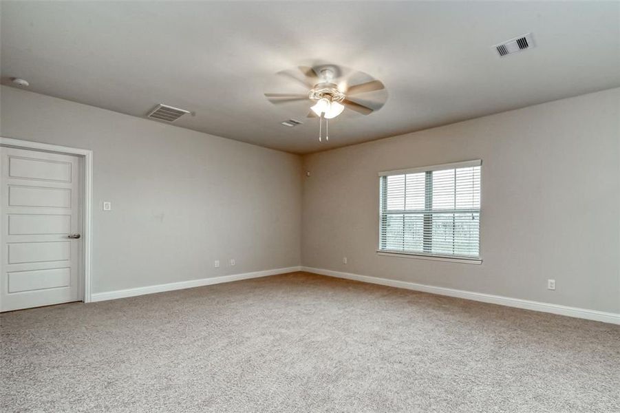 Representative unfurnished interior of a home built from the Plan 2500 by Adams Homes in The Bluffs at Lafayette, Freeport (Image 31).