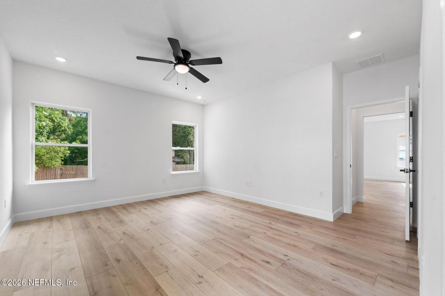 Spacious, unfurnished interior of a new home in , Jacksonville (Image 25).