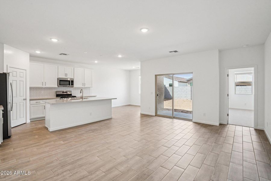 8-web-or-mls-W Kenner Dr-S1004-008